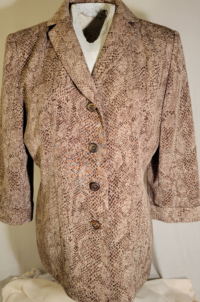 Le Suit Petite Snake 🐍 Skin Light Blazer